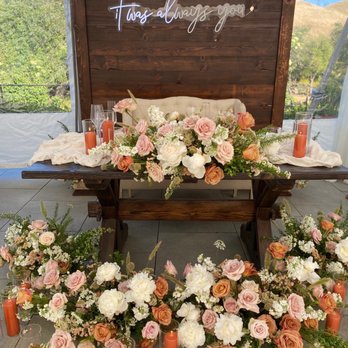 The Bloom Bar - Sweetheart table - Florists Near Me The Bloom Bar - Sweetheart table - Florists Near Me