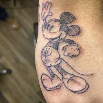 Luckys Tattoo - Tattoo Near Me - Santa Susana, California