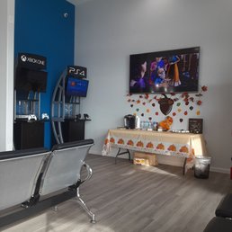 Lobby area:coffee,water,afew snacks,TVs and games to keep you calm. Lobby area:coffee,water,afew snacks,TVs and games to keep you calm.