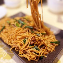 Ye's Asian Bistro - E Fu noodles