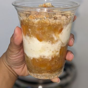 Creamy Cone Cafe - Peach Cobbler Pie a la Mode - Coffee & Tea Near Me - Seattle, Washington