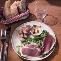 L'Etable - Camenbert rôti au miel, jambon de Serano