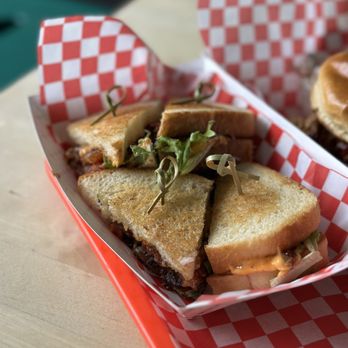 Food Hut RKE - Tomato sandwich - Comfort Food Near Me - Roanoke, Virginia