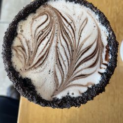 Dulce Mami Cafe - This is the beautiful artwork that showed up as my hot chocolate.