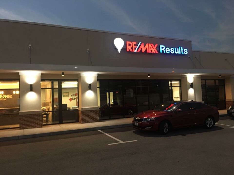 LISA HARERE/MAX RESULTS Contact Agent 13208 Manchester Rd, Des