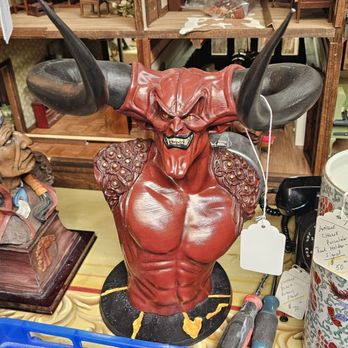 Avonlea Antiques and Interiors - Antiques Near Me - Jacksonville, Florida Avonlea Antiques and Interiors - Antiques Near Me - Jacksonville, Florida