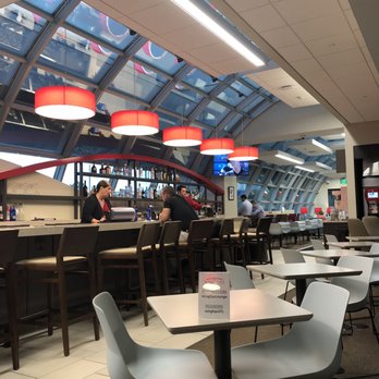 Wingtips Lounge - The vibe - Airport Lounges Near Me - St. Louis, Missouri