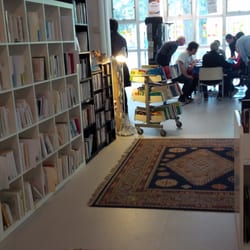 Bibliothèque Robert-Desnos - Intérieur, rez-de-chausée.