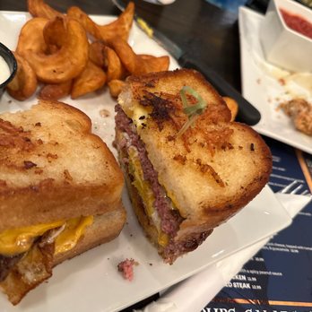Flowing Tide Pub 8 - Anchor Burger - Sports Bars Near Me - Las Vegas, Nevada