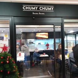 Chumy Chumy - En pleno centro de Zaragoza, puedes comerte un bocata de 50 centímetros. Especialidad jamón de bellota gran reserva.
