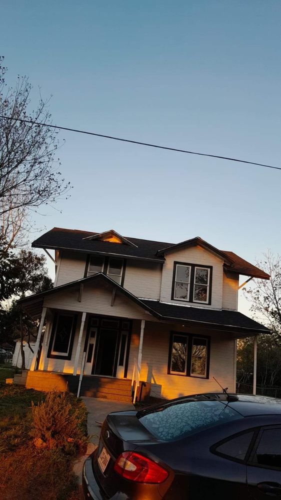 Slide of Leo's S & S Roofing