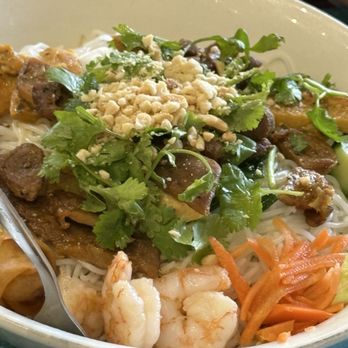 Pho Que Huong - V6. Chicken, Pork, Shrimp and Egg Roll - Vietnamese Near Me - Plano, Texas Pho Que Huong - V6. Chicken, Pork, Shrimp and Egg Roll - Vietnamese Near Me - Plano, Texas