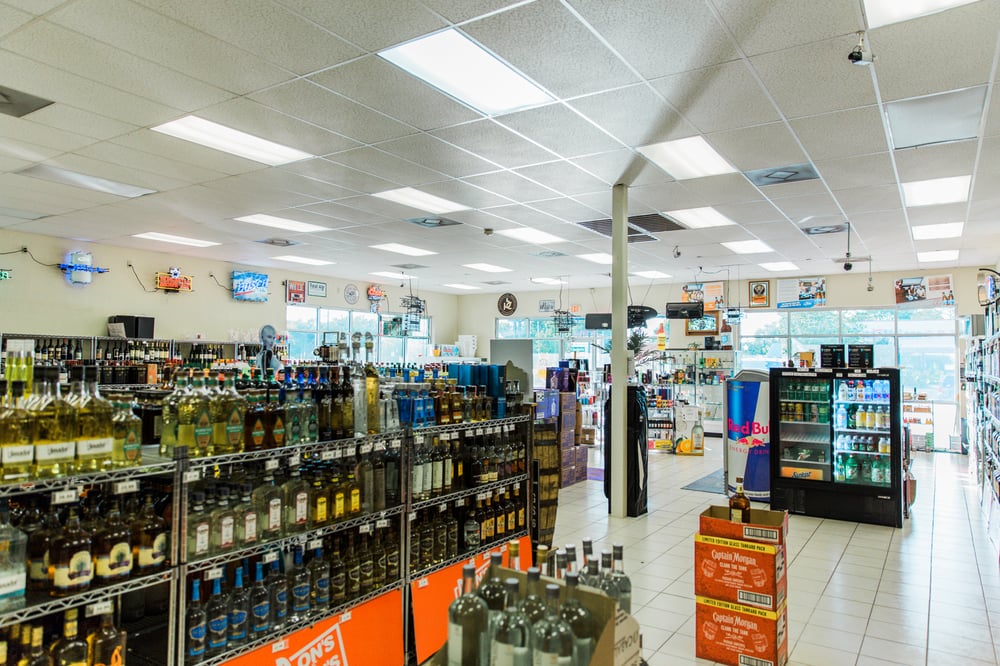 D & B LIQUOR Updated December 2024 1433 S Main St, Boerne, Texas