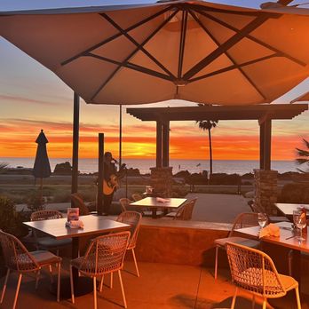 Chandler's Oceanfront Dining - Chandlers sunset with darling female singer - New American Near Me - Carlsbad, California Chandler's Oceanfront Dining - Chandlers sunset with darling female singer - New American Near Me - Carlsbad, California
