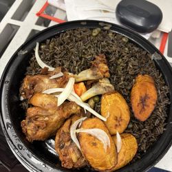 PiBonAn - First time try Haitian food 9/10  came with some good ass pikliz = spicy af & a small Reddish sauce  #Bussin