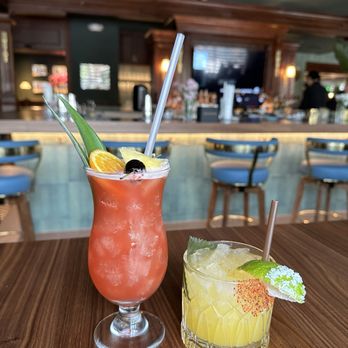 Star Leaf - Raffles Singapore sling (left) and peacock margarita (right) - Asian Fusion Near Me - Pasadena, California Star Leaf - Raffles Singapore sling (left) and peacock margarita (right) - Asian Fusion Near Me - Pasadena, California