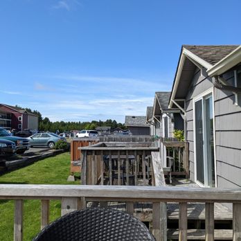 Akari Bungalow - What it looks like from the side of the deck - Hotels Near Me - Long Beach, Washington Akari Bungalow - What it looks like from the side of the deck - Hotels Near Me - Long Beach, Washington