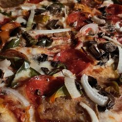 Angel's Pizza Restaurant - Deluxe pie
