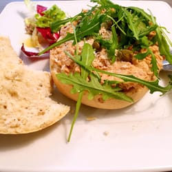 Sfeer Puur en Eerlijk - The tuna sandwich is absolutely yummy! The latte macchiato with an extra shot and caramel is also very good!