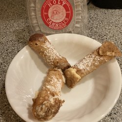 Holy Cannoli's - Cappuccino, pumpkin spice and original flavor - delicious, especially the cappuccino