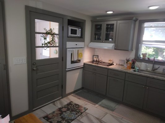 Kitchen and Bath Remodeling - Place your important kitchen and bathroom remodeling project in the hands of a qualified professional by setting up an appointment with Strathmore Renovations at your earliest convenience! I’m prepared to promptly respond to clients’ calls and happy to ensure personalized solutions to suit their remodeling and renovation needs. Operating in Baldwinsville, NY, my company serves commercial and residential clients, so be sure to contact me today!