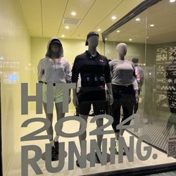 Lululemon Run With The Roses