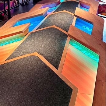 Puttshack - Boston - Mini Golf Near Me - Boston, Massachusetts