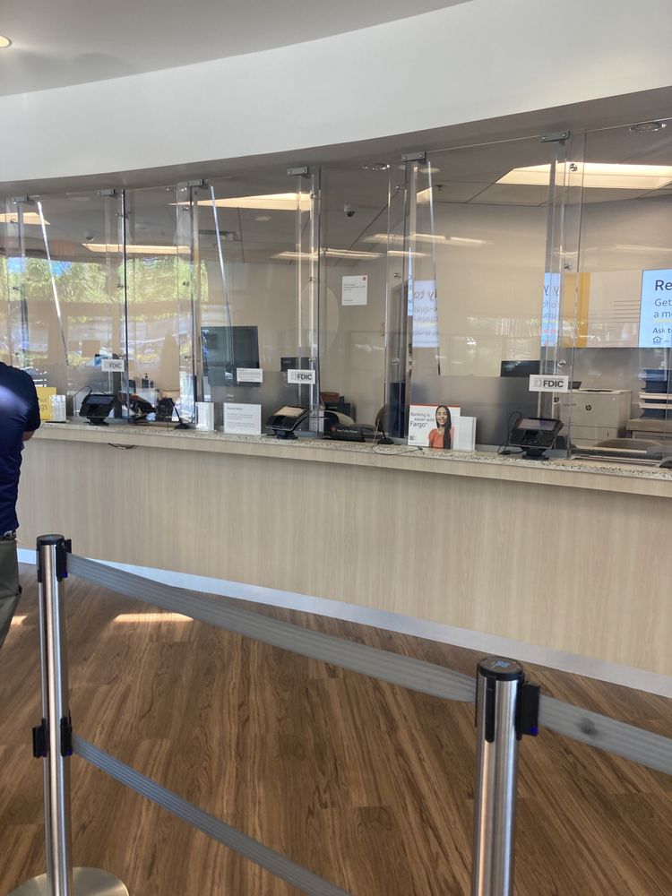 WELLS FARGO BANK Updated September 2024 58 Reviews 12900 Ventura Blvd, Studio City