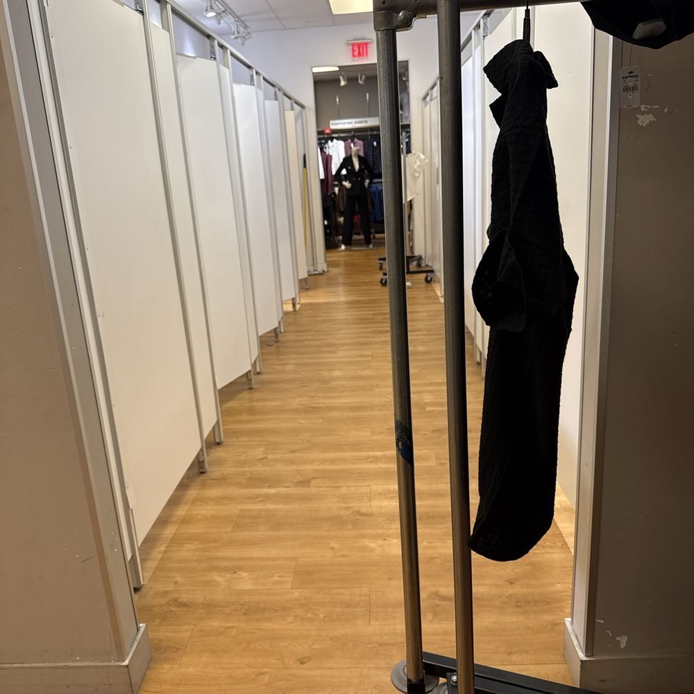 Express - Men's Clothing Near Me - Wrentham, Massachusetts