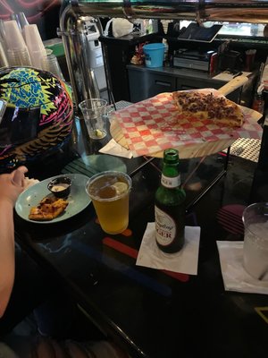 Munchie's Pizza Club by null