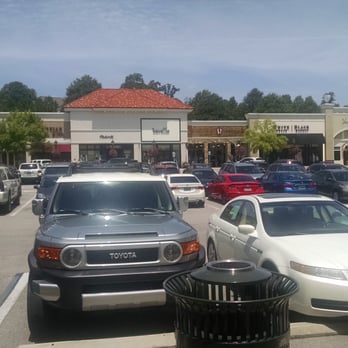 The Summit - Plenty of shoppers on this hot day. - Shopping Centers Near Me - Birmingham, Alabama
