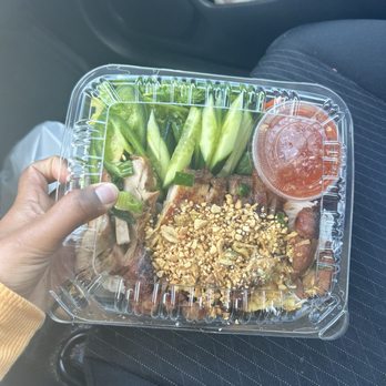 Mango and Mint - Chicken vermicelli - Vietnamese Near Me - Alameda, California Mango and Mint - Chicken vermicelli - Vietnamese Near Me - Alameda, California