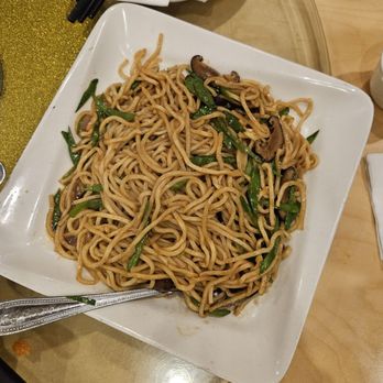 Bay Garden Cafe - Braised Yee Mien (Noodles) - Chinese Near Me - Temple City, California