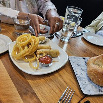 Burtons Grill & Bar - Philly Cheesesteak eggrolls and bread service - New American Near Me - Sterling, Virginia