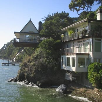 Belvedere Neighborhood - Beatiful home with a perching balcony which overlooks GG Bridge and the bay! Million dollar view from there, I'm sure! :) - Local Flavor Near Me Belvedere Neighborhood - Beatiful home with a perching balcony which overlooks GG Bridge and the bay! Million dollar view from there, I'm sure! :) - Local Flavor Near Me