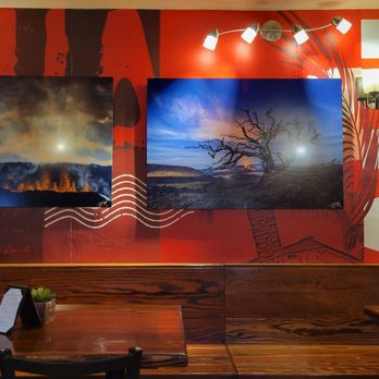 SixtyTwo MarcKet - Ambiance inside. - New American Near Me - Wailuku, Hawaii