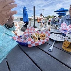 Harpoon Hanna's - Fish Tacos were tasty!