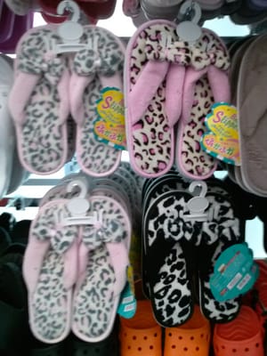 Daiso - Japanese Household Goods by null