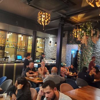 Spicy Shallot - Interior - Thai Near Me - Elmhurst, New York