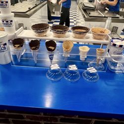 Handel’s Homemade Ice Cream Layton - Cone & bowls selection
