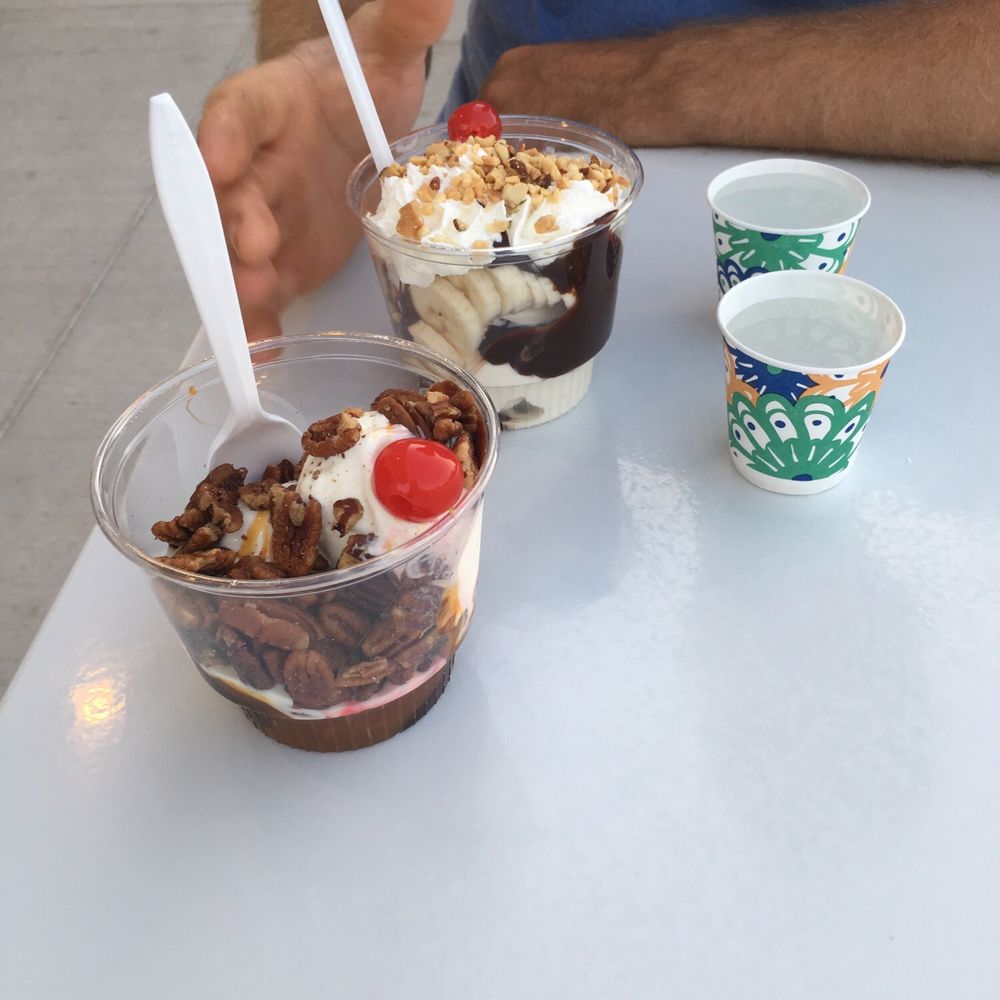 Comet Frozen Custard - Ice Cream & Frozen Yogurt Near Me - Rolling Meadows, Illinois Comet Frozen Custard - Ice Cream & Frozen Yogurt Near Me - Rolling Meadows, Illinois