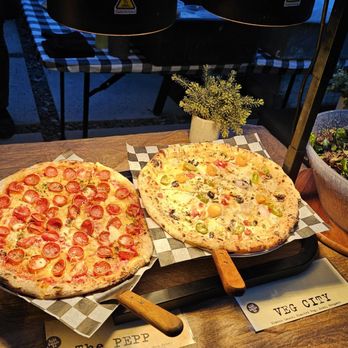 Hi-Fi Pizza Pi - Pepp and Veg City pizzas - Caterers Near Me Hi-Fi Pizza Pi - Pepp and Veg City pizzas - Caterers Near Me