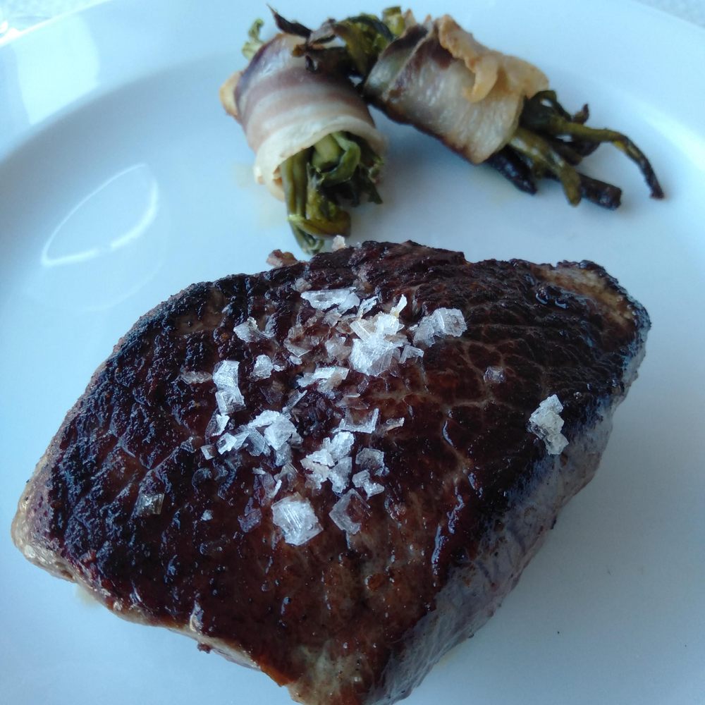 Menta - Blonde d'Aquitaine with green beans wrapped in bacon - Basque Near Me - Aldudes, 01