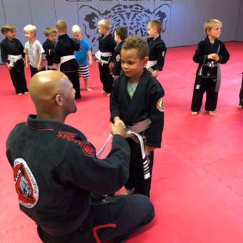 Gracie Lake Norman - Self-defense Classes Near Me - Mooresville, North Carolina Gracie Lake Norman - Self-defense Classes Near Me - Mooresville, North Carolina
