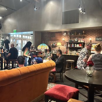 Central Perk - There are so many good seats, and you can stay as long as you'd like - Themed Cafes Near Me - Burbank, California