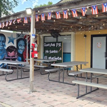 El Sandwichon - Area to seat or take a picture with Ricky, Bad Bunny or Dayanara painting. - Sandwiches Near Me - Clermont, Florida