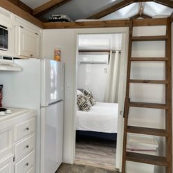 Mangrove Marina - Interior of the houseboat ( Tarpon)