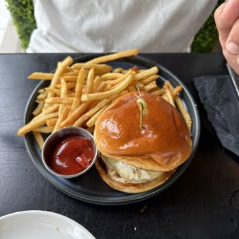 City Vineyard - Vineyard Burger - Wine Bars Near Me - New York, New York City Vineyard - Vineyard Burger - Wine Bars Near Me - New York, New York