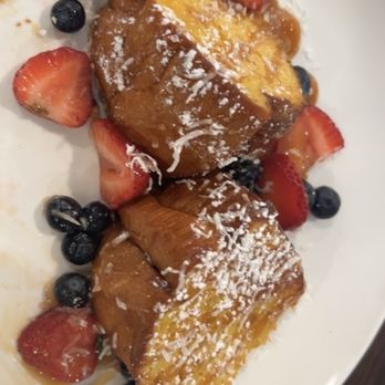 Broken Yolk Cafe - Tiki Toast - Breakfast & Brunch Near Me - Fullerton, California