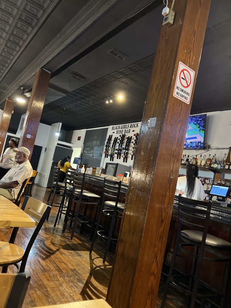 Hunny’s Cafe and Wine Bar Logo